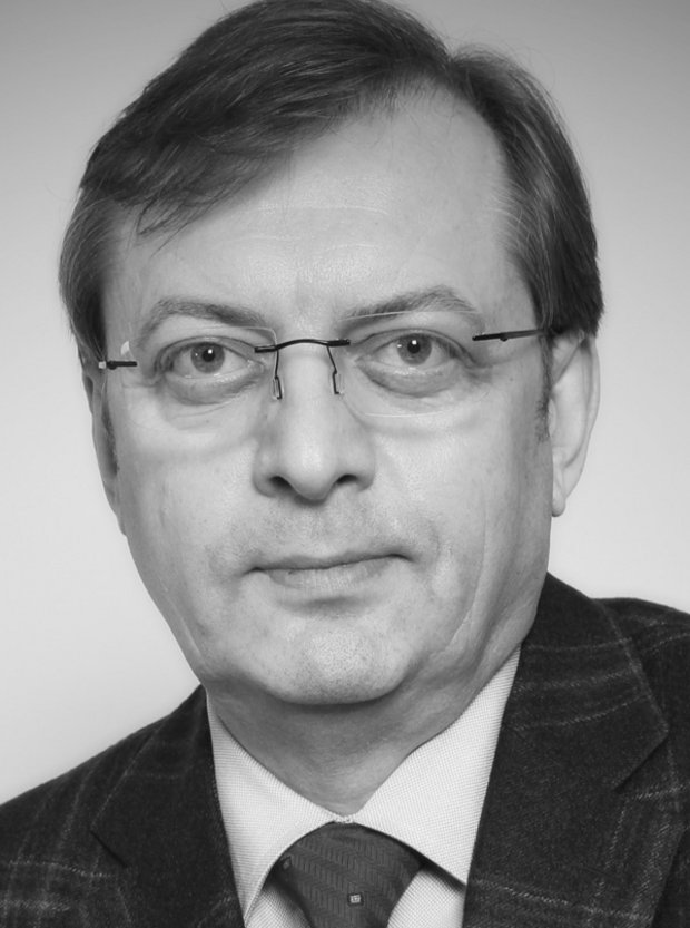 Vita - Kieferorthopäde in Düsseldorf - Prof. Dr. habil. Andrej Zentner